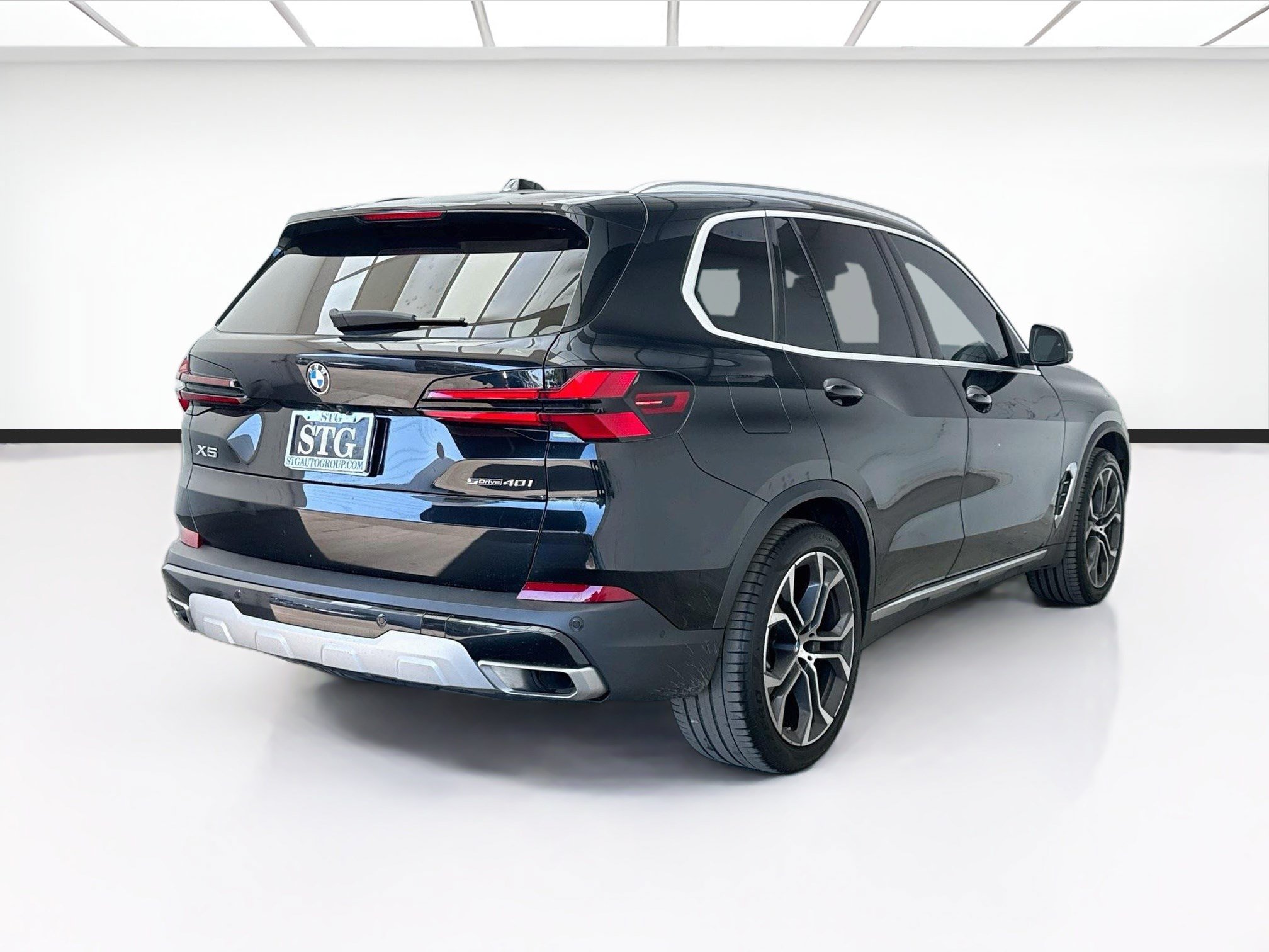 Used 2024 BMW X5 sDrive40i w/ Parking Assistance Package RWD image 4