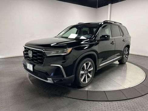 Certified 2023 Honda Pilot Touring image 1