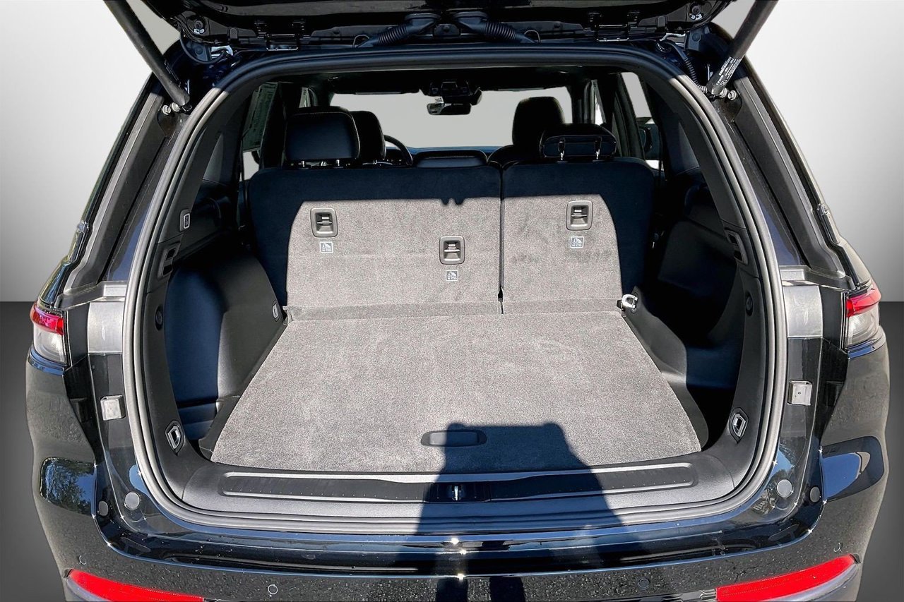 New 2027 Jeep Grand Cherokee Altitude RWD image 21