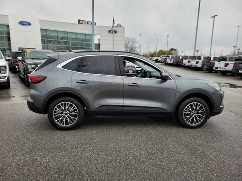 New 2025 Ford Escape SE w/ Class II Trailer Tow Package FWD image 46