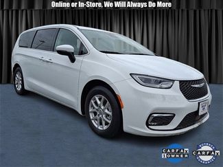 Used 2023 Chrysler Pacifica Touring-L image 1