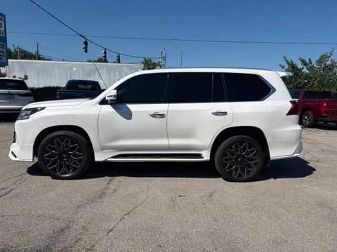Used 2019 Lexus LX 570 4WD w/ Luxury Package image 4