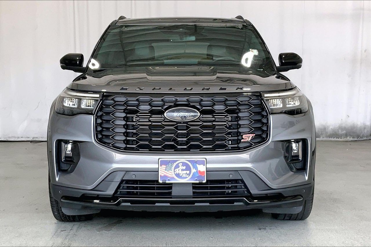 Used 2025 Ford Explorer ST w/ Sun And Sound Package AWD/4WD image 2