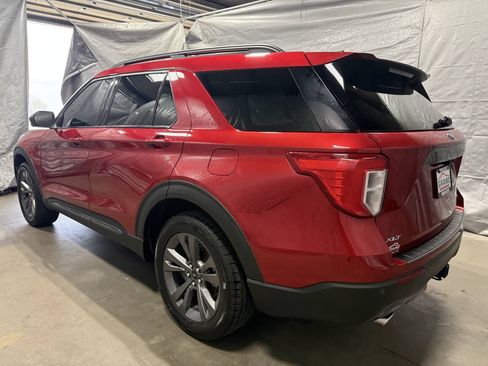 Used 2021 Ford Explorer XLT w/ Equipment Group 202A AWD/4WD image 4