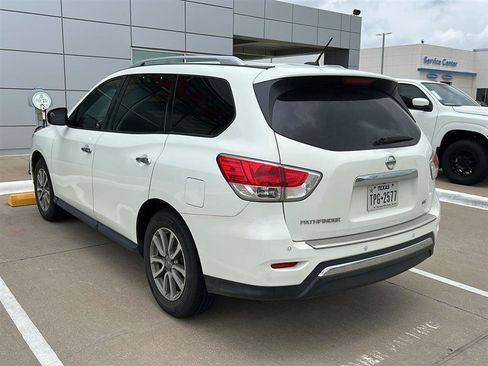 Used 2016 Nissan Pathfinder SV FWD image 16