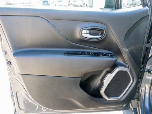 Used 2023 Jeep Renegade Latitude image 16