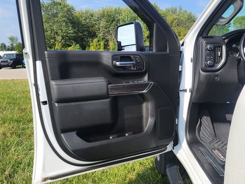 Used 2022 Chevrolet Silverado 2500 LTZ image 11