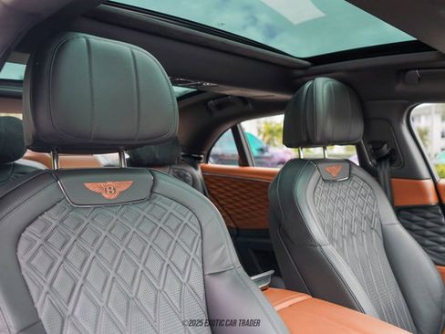 Used 2022 Bentley Flying Spur Plug-In Hybrid image 74