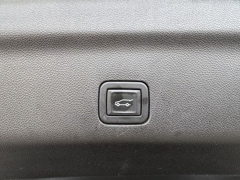 Used 2024 Chevrolet Suburban LT image 34