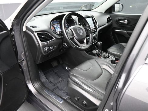 Used 2019 Jeep Cherokee Limited image 2