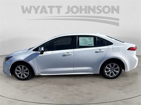 Used 2023 Toyota Corolla LE image 2