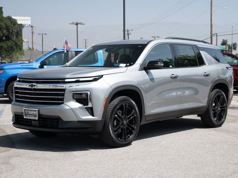 New 2026 Chevrolet Traverse LT w/ Driver Confidence Package image 8