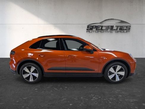 Used 2024 Porsche Macan 4 Electric w/ Sport Chrono Package AWD/4WD image 11