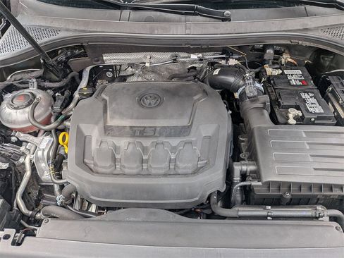 Used 2024 Volkswagen Tiguan SE image 33