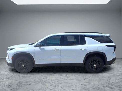 Used 2026 Chevrolet Traverse LT FWD image 4