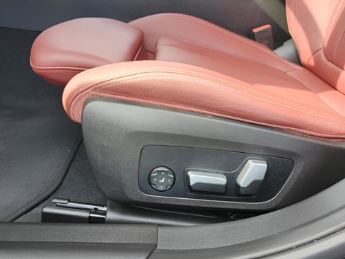 Certified 2022 BMW 330i Sedan w/ Driving Assistance Package image 10