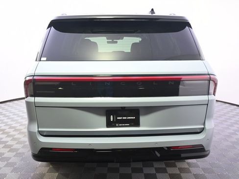 New 2026 Lincoln Navigator L Reserve w/ Jet Appearance Package image 5