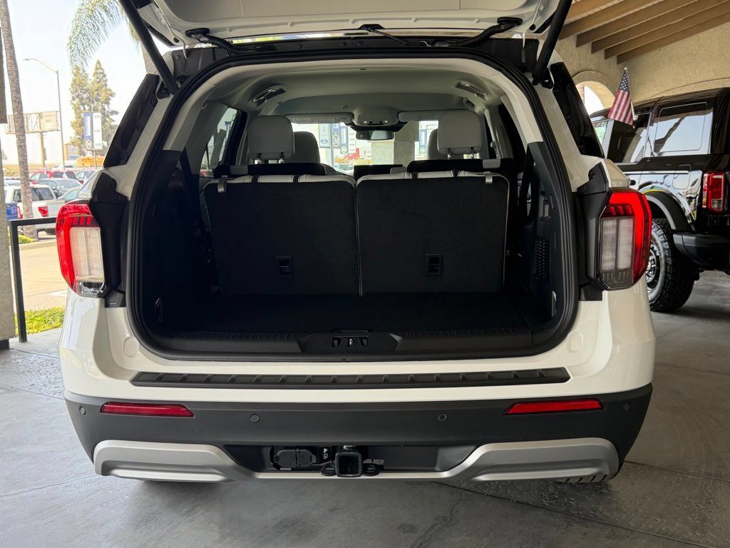 New 2026 Ford Explorer Platinum w/ LUX Leather Package AWD/4WD image 8