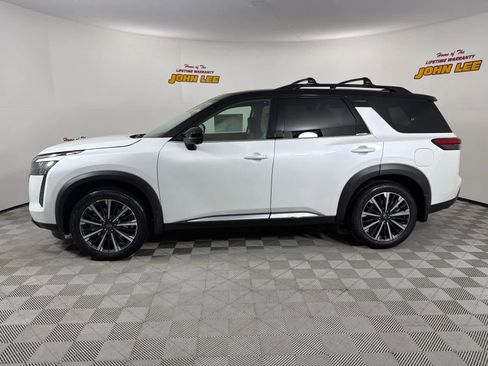 New 2026 Nissan Pathfinder Platinum image 2