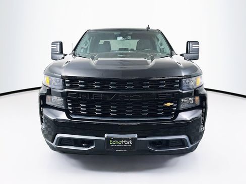 Used 2019 Chevrolet Silverado 1500 Custom w/ Custom Max Trailering Package AWD/4WD image 2