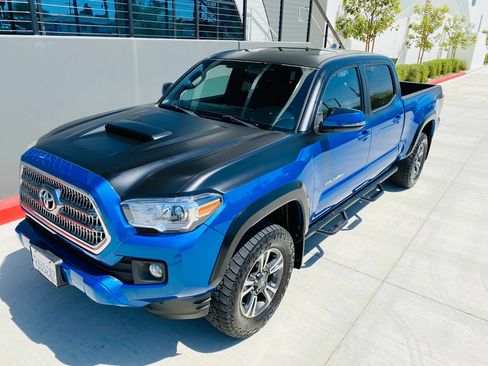 Used 2016 Toyota Tacoma TRD Sport RWD image 3