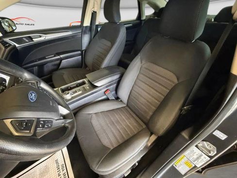 Used 2019 Ford Fusion SE FWD image 9