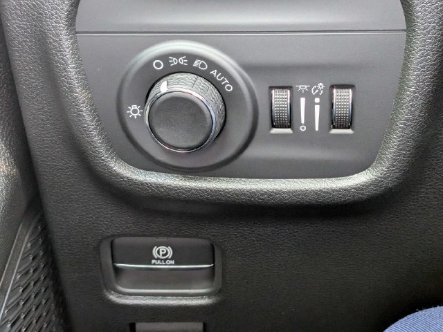 New 2027 Jeep Grand Cherokee Laredo RWD image 24