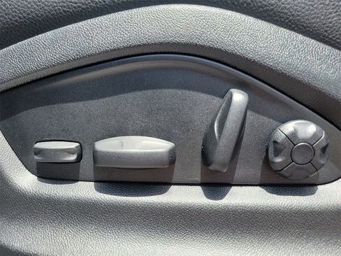 Used 2025 Porsche Cayenne image 29