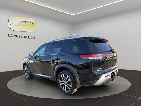 Used 2022 Nissan Pathfinder Platinum w/ Cargo Package image 5