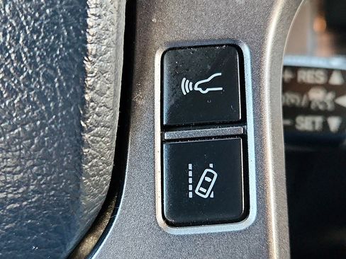 Used 2018 Toyota Tacoma 2WD Double Cab image 23