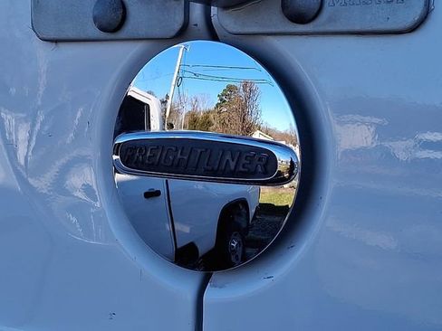 Used 2014 Freightliner Sprinter 2500 image 32