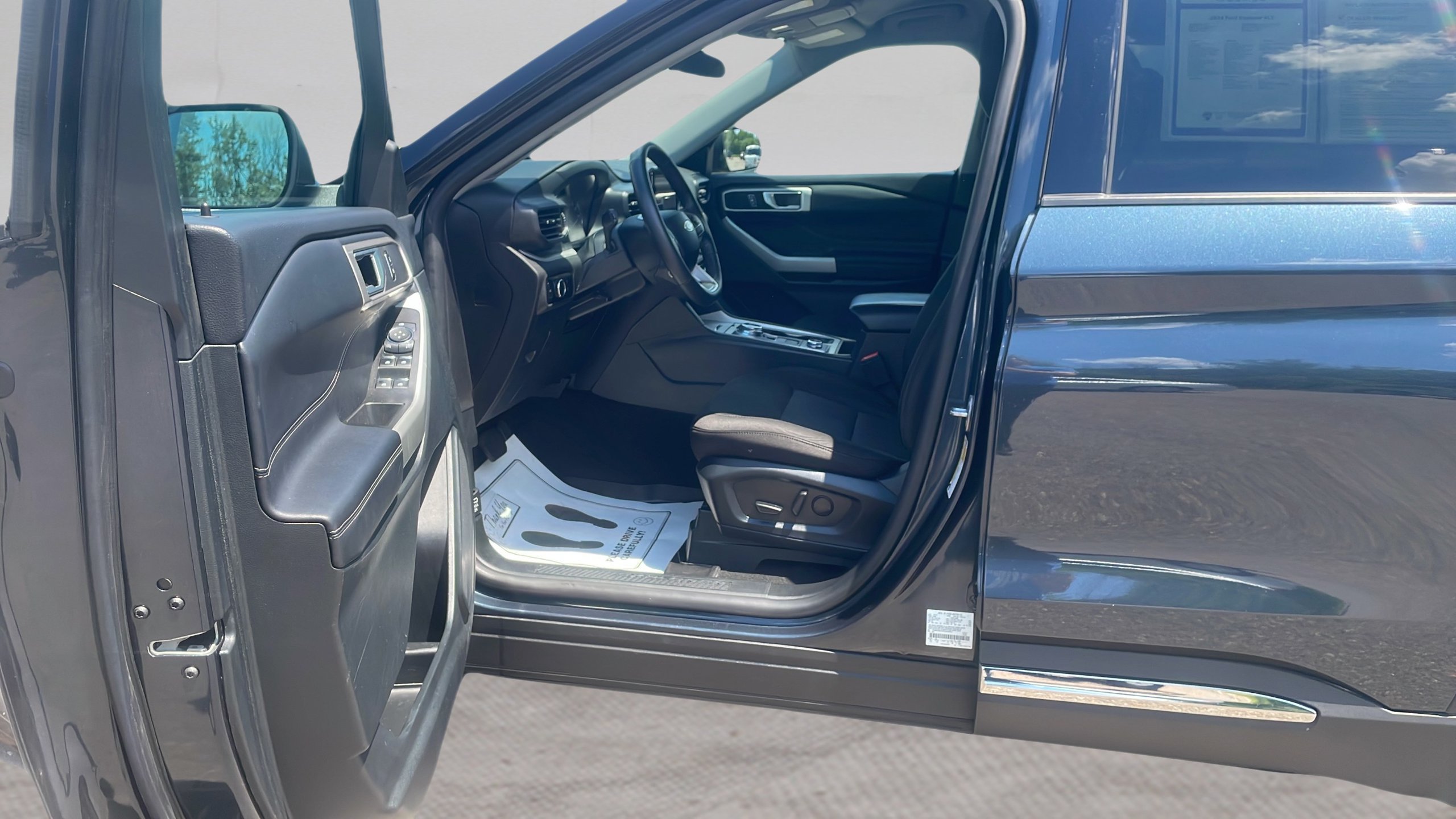 Certified 2024 Ford Explorer XLT AWD/4WD image 11