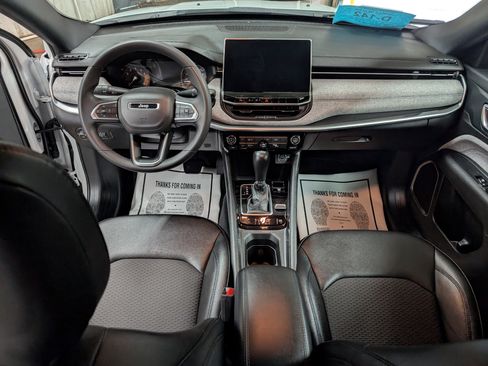 Used 2024 Jeep Compass Latitude image 11