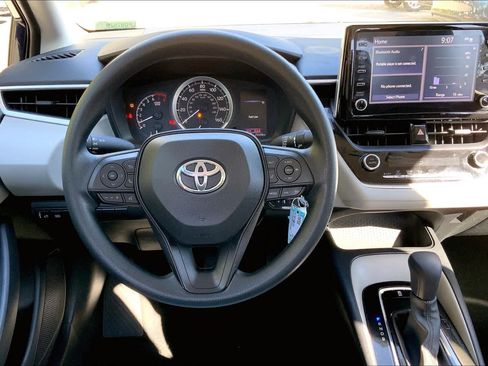Used 2020 Toyota Corolla LE FWD image 5