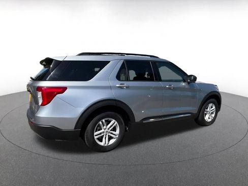 Used 2024 Ford Explorer XLT w/ Equipment Group 202A RWD image 12