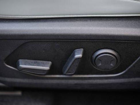 Used 2025 Hyundai Elantra Limited FWD image 16