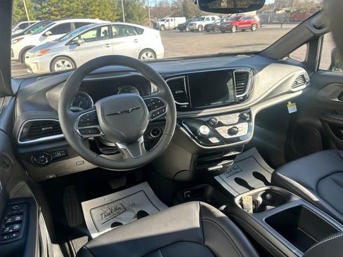 New 2026 Chrysler Pacifica Select FWD image 24