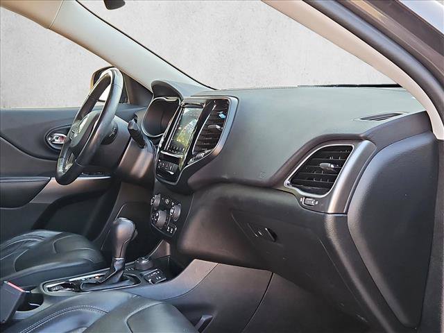 Used 2019 Jeep Cherokee Limited w/ Luxury Group AWD/4WD image 18