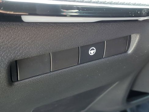 New 2025 Nissan Kicks SR image 13