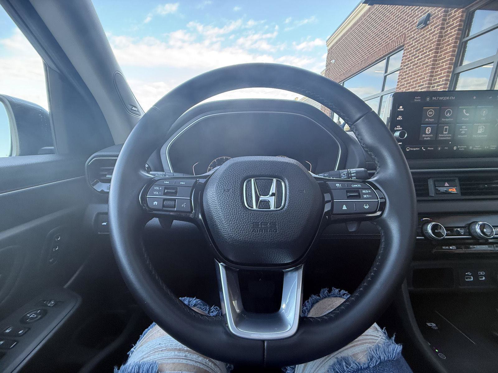 Used 2025 Honda Pilot Touring image 13