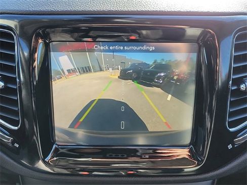 Used 2019 Jeep Compass Limited image 30