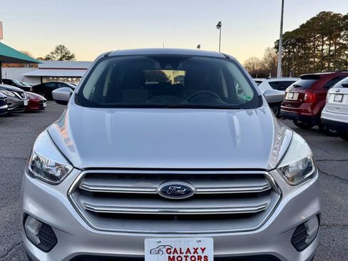 Used 2019 Ford Escape SE FWD image 3