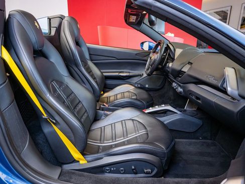 Used 2017 Ferrari 488 Spider image 18
