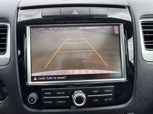 Used 2012 Volkswagen Touareg TDI image 23