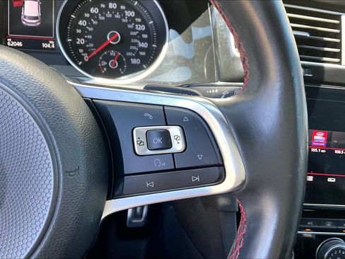 Used 2018 Volkswagen GTI SE FWD image 18