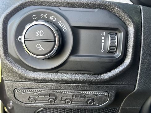 New 2025 Jeep Gladiator Sport image 21