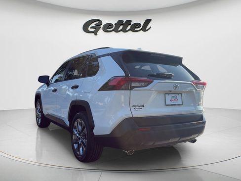 Used 2019 Toyota RAV4 XLE Premium FWD image 7