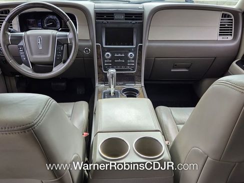 Used 2016 Lincoln Navigator L Select RWD image 9