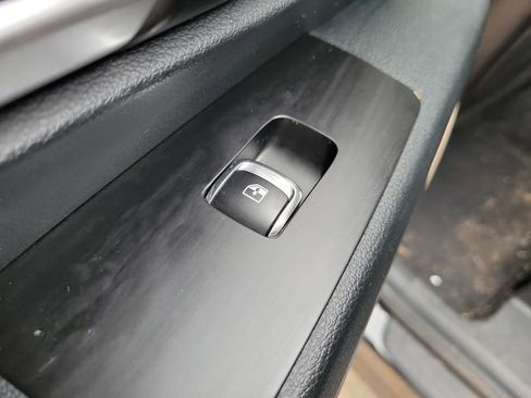 Certified 2025 Kia Telluride LX image 18