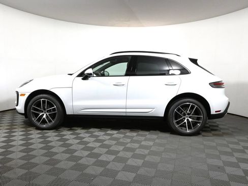 Used 2026 Porsche Macan AWD/4WD image 2